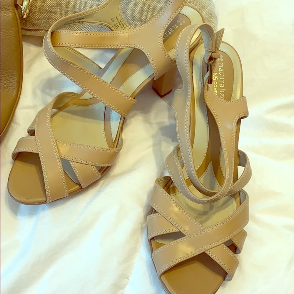 EUC naturalizer nude heels